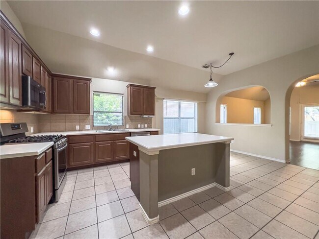 Building Photo - 107 Arrowhead Trail