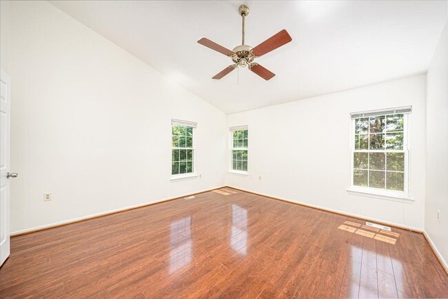 Building Photo - 151 Lazy Hollow Dr
