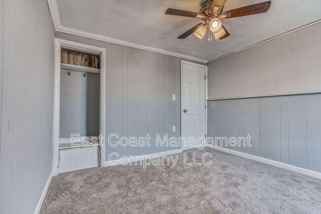 Building Photo - 1253 Sargeant St