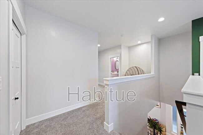 Building Photo - 917 E Bissett St