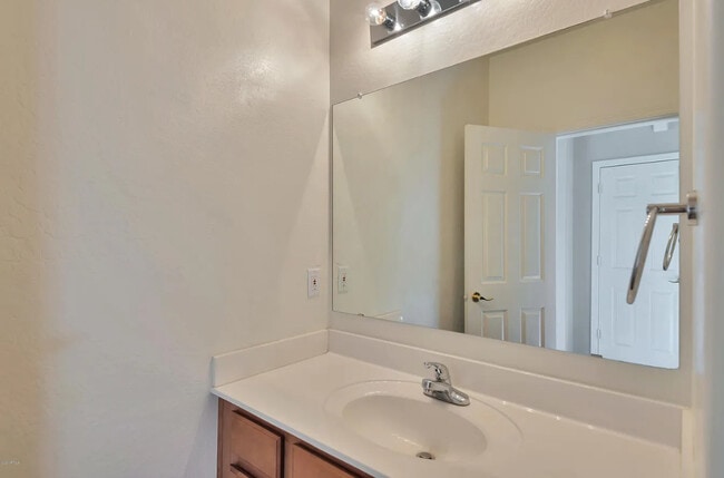 Building Photo - 2419 W Alta Vista Rd