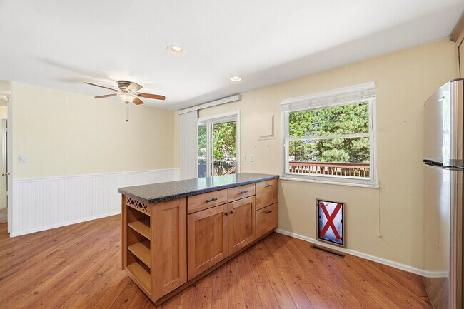 Building Photo - $1,995.95 4-bed, 1.5 bath, located in Colorado Springs with a large back yard