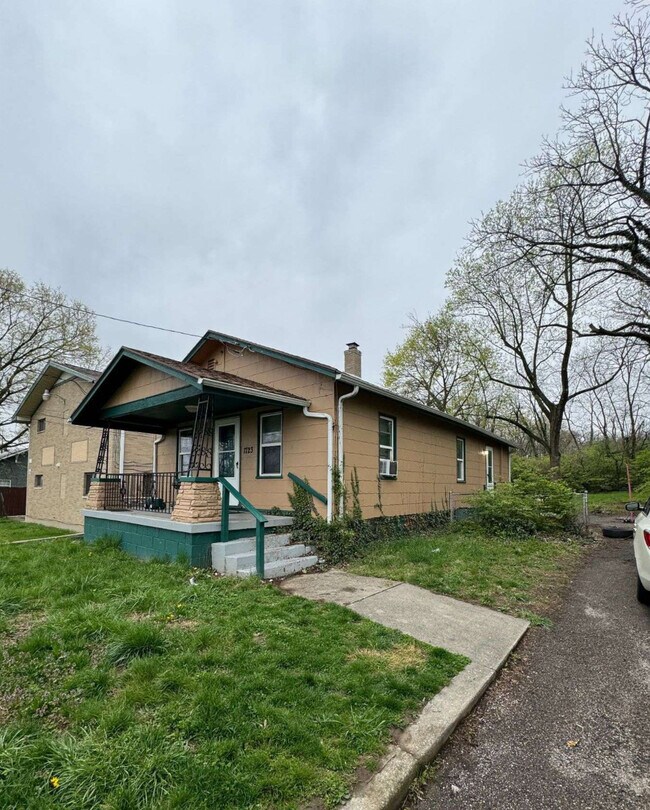 Building Photo - 1723 McArthur Ave