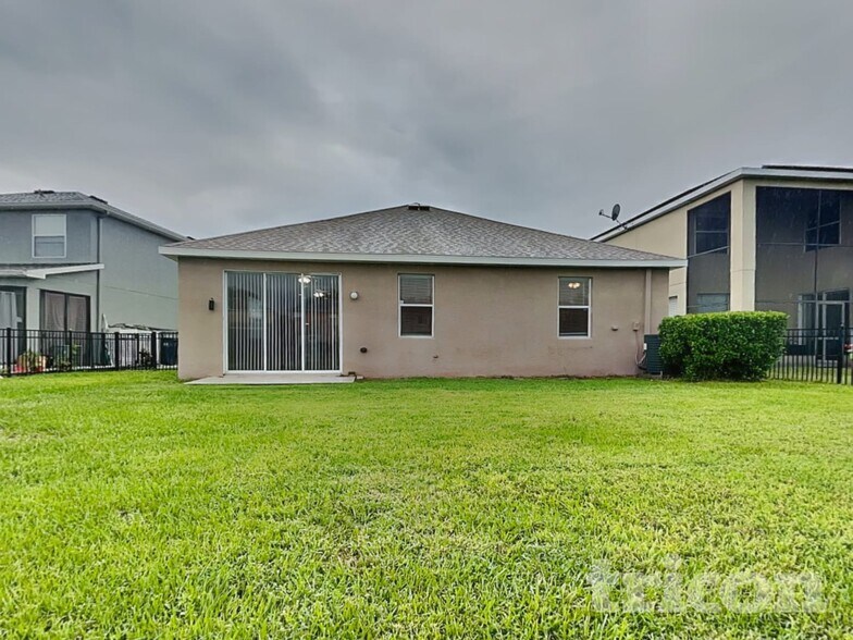 Building Photo - 7253 Lamplighter St