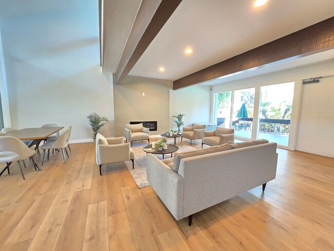 Building Photo - For Rent – 2 Bedroom | 1.5 Bathroom Townho...