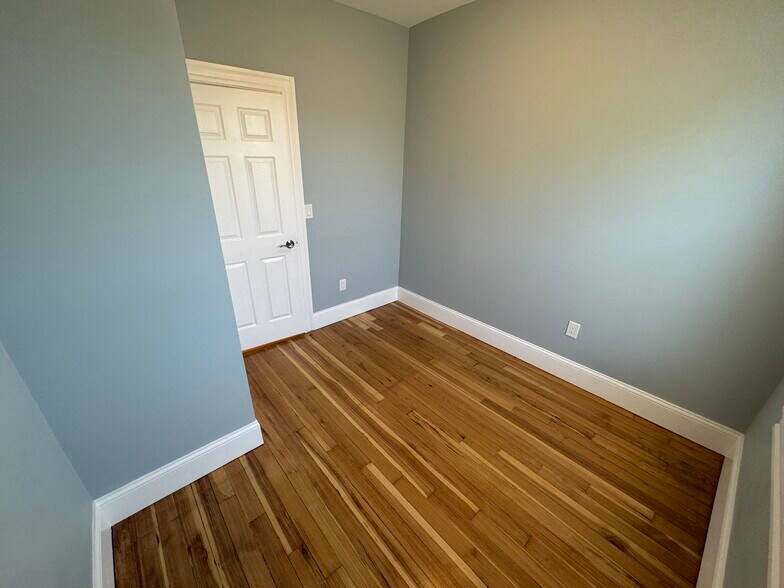 Building Photo - 31 Cameron Ave