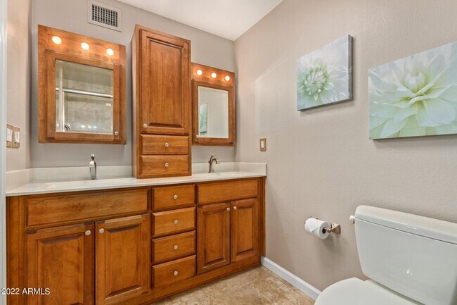 Building Photo - Your Oasis Awaits!