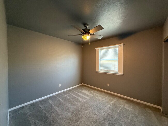 Building Photo - 3BR/Ba duplex in Branson West