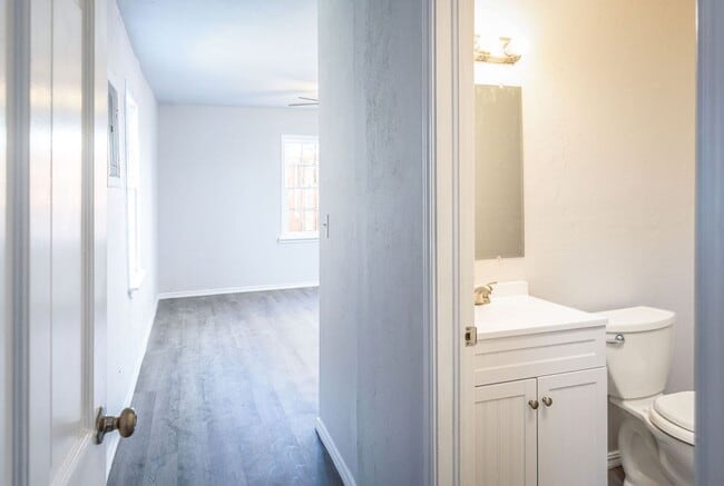 Building Photo - Charming home in the Heart of the Urban Core