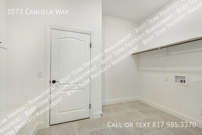 Building Photo - 1073 Canuela Way