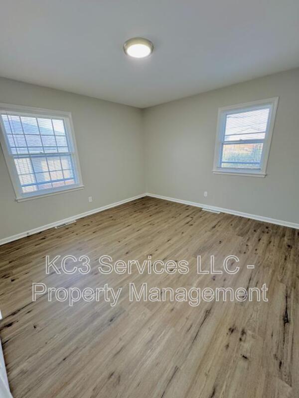 Building Photo - 5938 E 136th St
