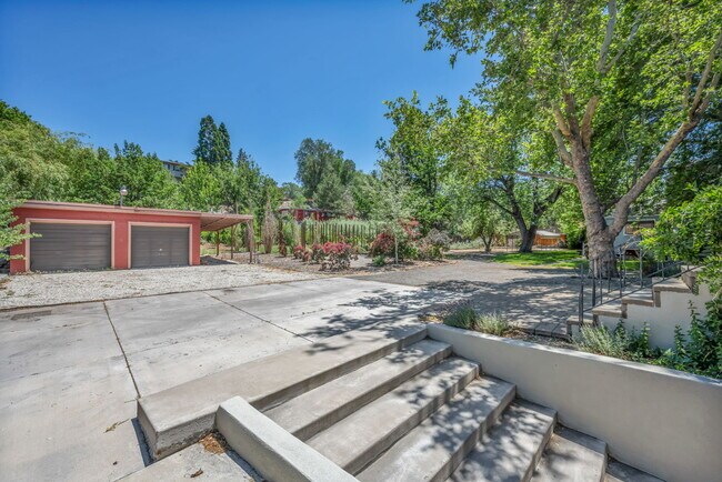Building Photo - 1300 Clough Rd