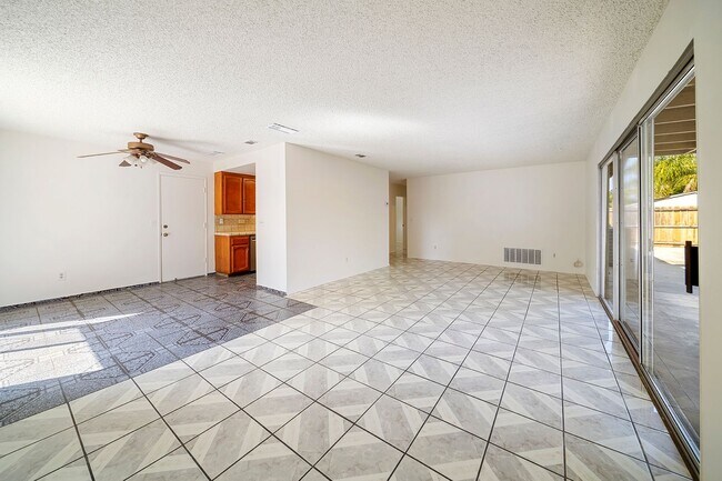 Building Photo - Charming 3 bedroom 2 bath in Escondido!