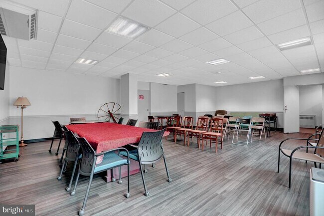 Building Photo - 4401 Roland Ave