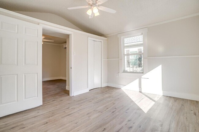 Building Photo - Newly Remodeled 2 Bed, 1 Bath Home near Hi...