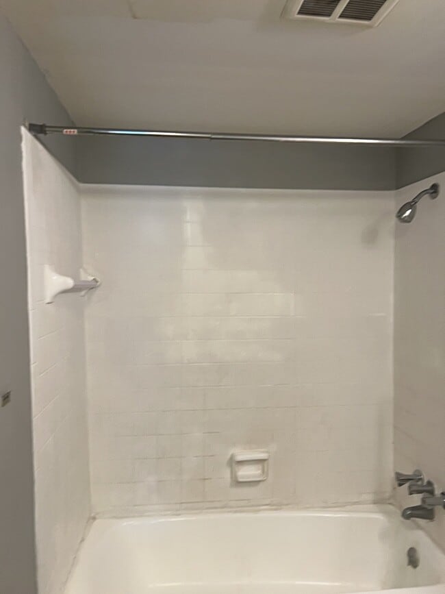 Building Photo - 607 Park Ave