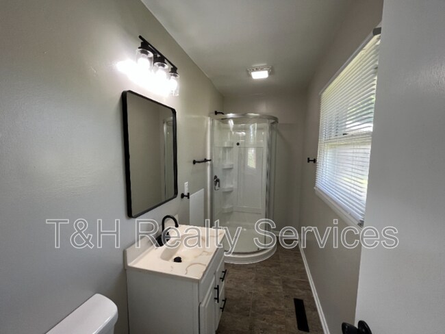Building Photo - 3010 Winchester Dr