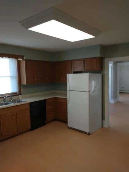 Building Photo - 421 N 2nd St