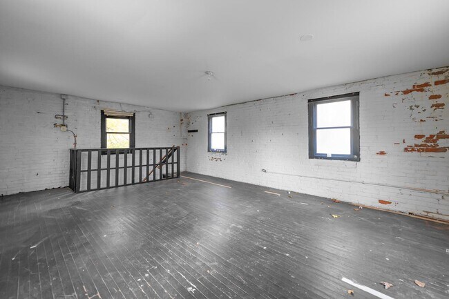 Building Photo - 378 N Evans St