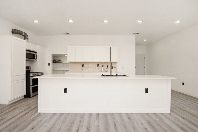 Building Photo - Spacious 3BR House in San Antonio Close to...
