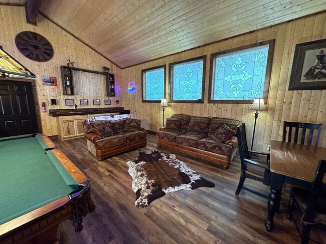 Building Photo - Studio Apartment in Deschutes River Woods