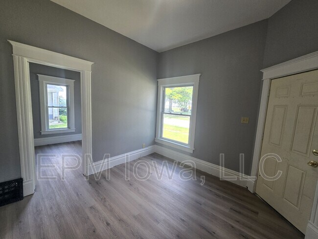 Building Photo - 301 Leland Ave