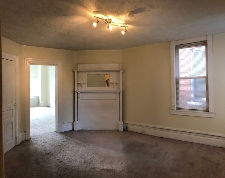 Middle Bedroom - 637 Collins Ave