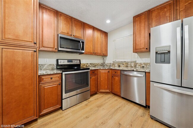 Building Photo - 3901 Cocoplum Cir