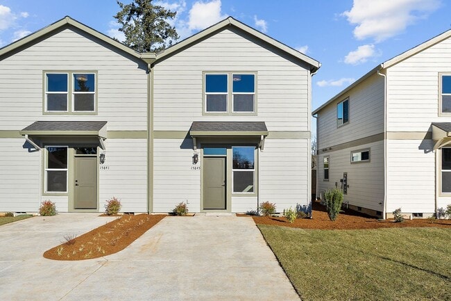 Building Photo - Beautiful New Build 3 Bed, 1.5 Bath Rental...