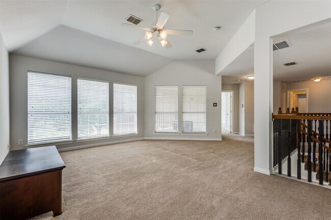 Building Photo - Located in a highly desirable neighborhood.