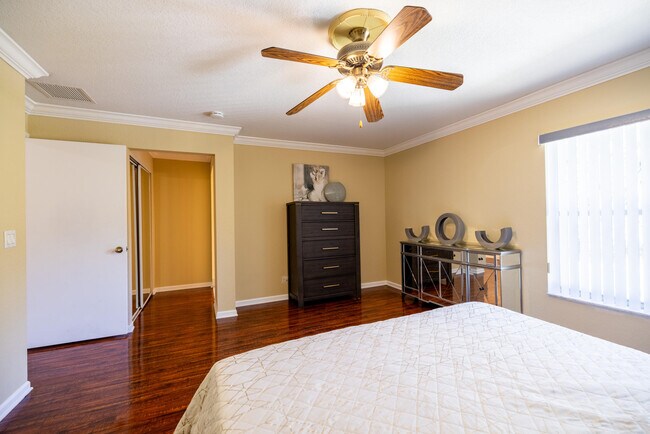 Building Photo - 4462 Lake Tahoe Cir