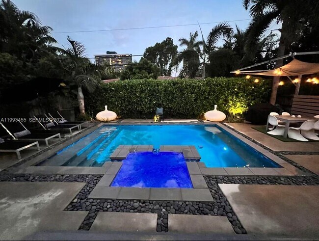 Building Photo - 738 NE 72nd Terrace