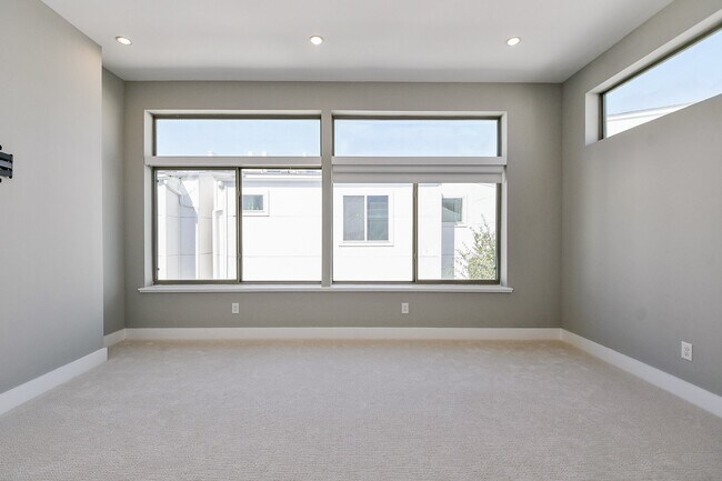 Building Photo - 3215 Garrow St