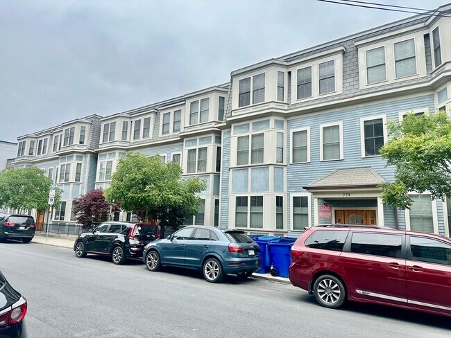 Building Photo - 772 E 3rd St