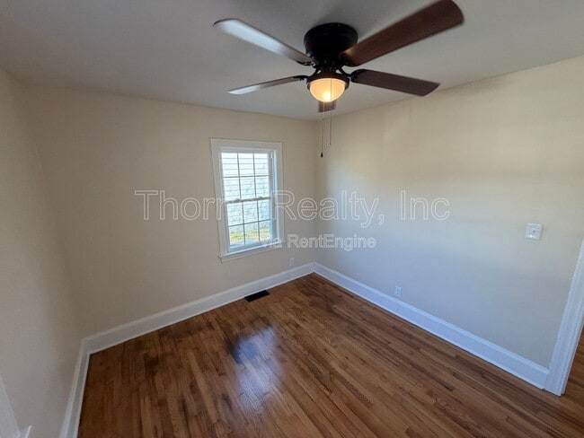 Building Photo - 1021 Russell St