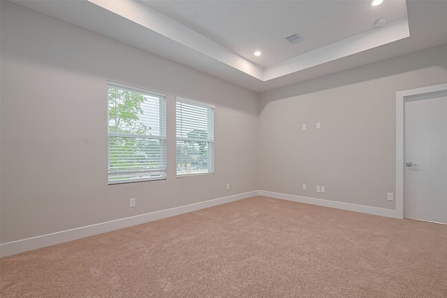 Building Photo - 8108 Esther Acres Ln