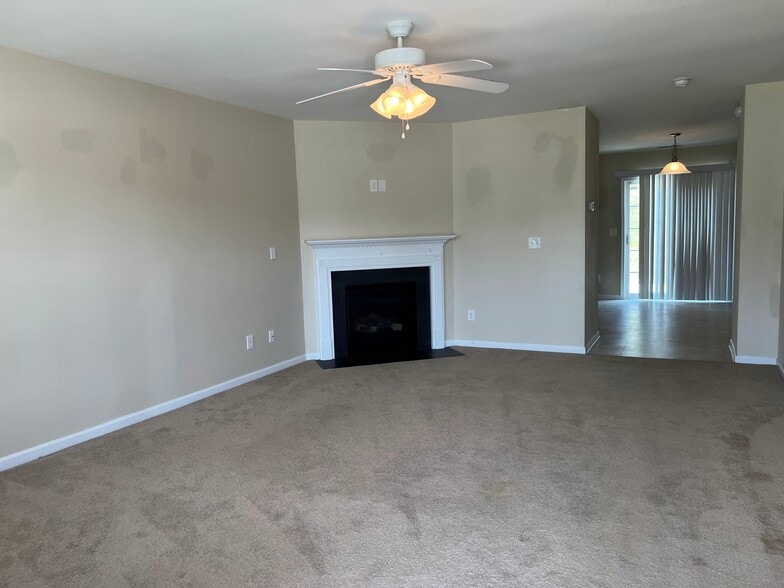 Building Photo - 3613 Blue Spruce Ct