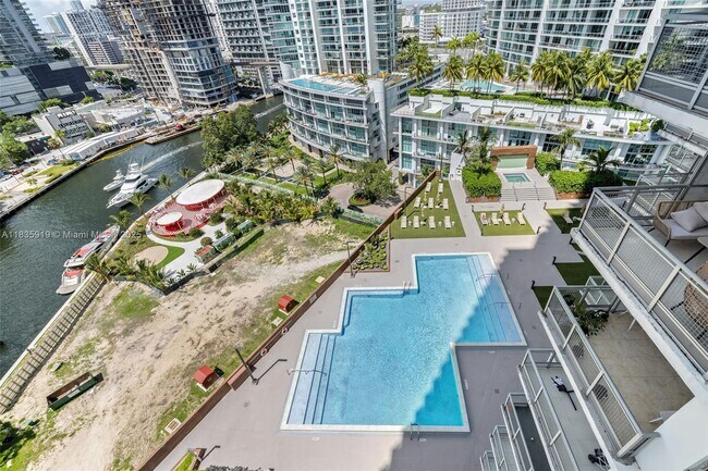 Building Photo - 350 S Miami Ave