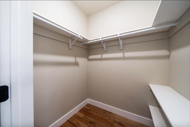 Building Photo - 275 Pearsall Ave