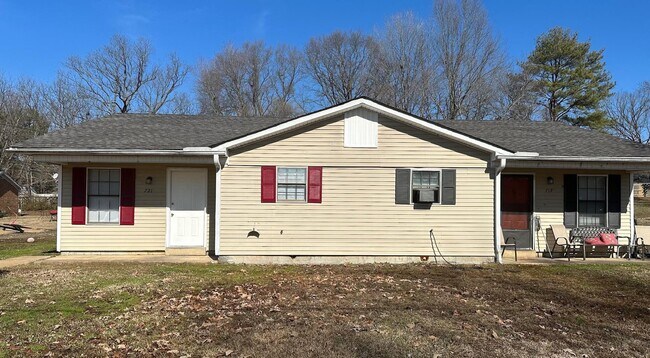 Building Photo - 721 Elizabeth Dr