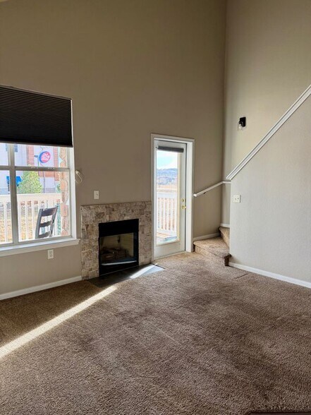 Building Photo - 6013 Castlegate Dr W