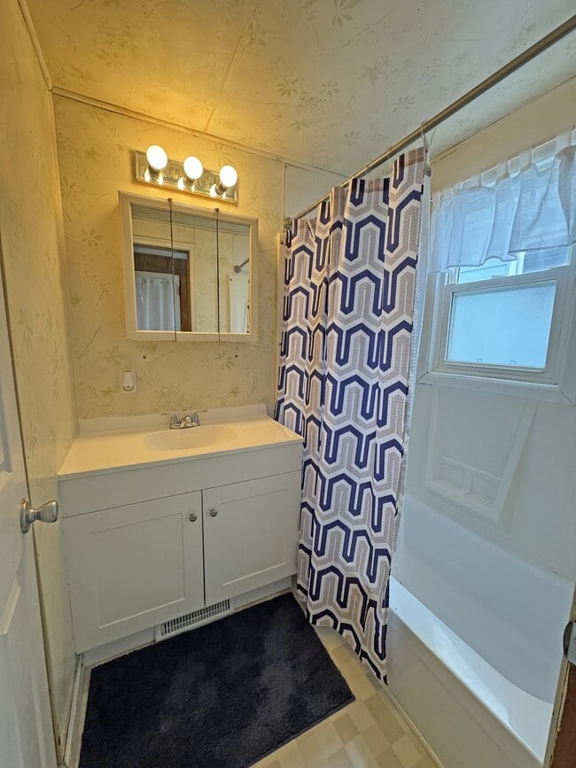 Building Photo - 7503 Huron Bay Blvd