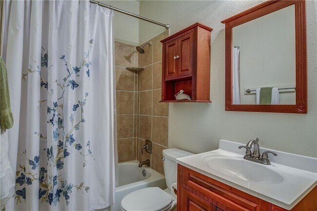 Building Photo - 17106 Oak Cliff Cir