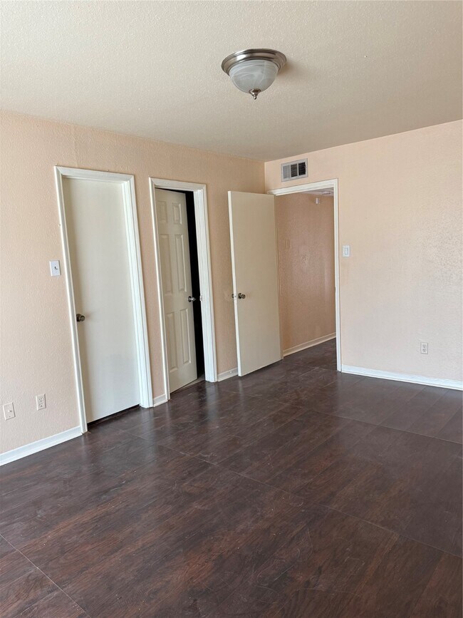 Building Photo - 9350 Country Creek St