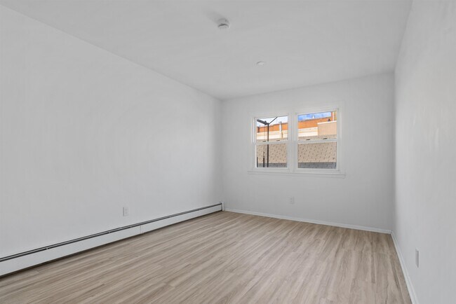 Building Photo - 4017 Hudson Ave