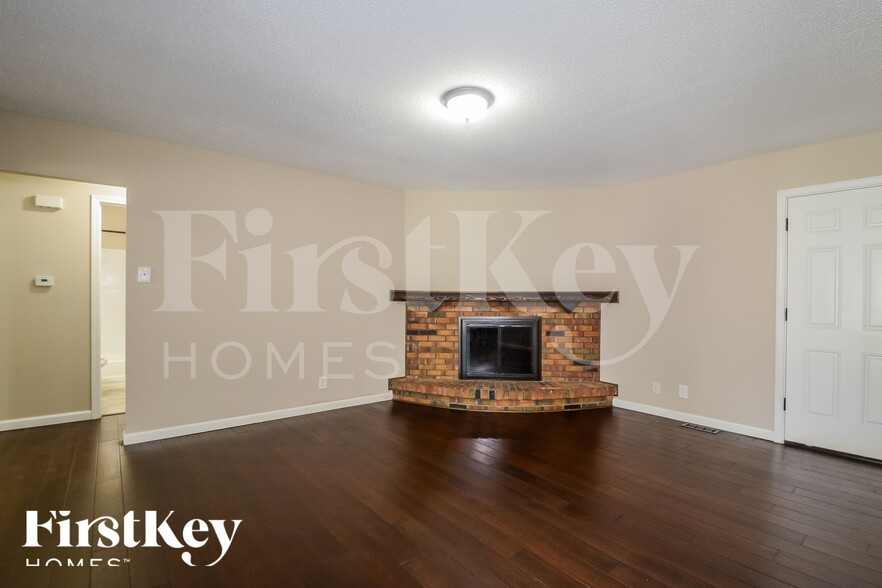 Building Photo - 3 Oak Point Ct