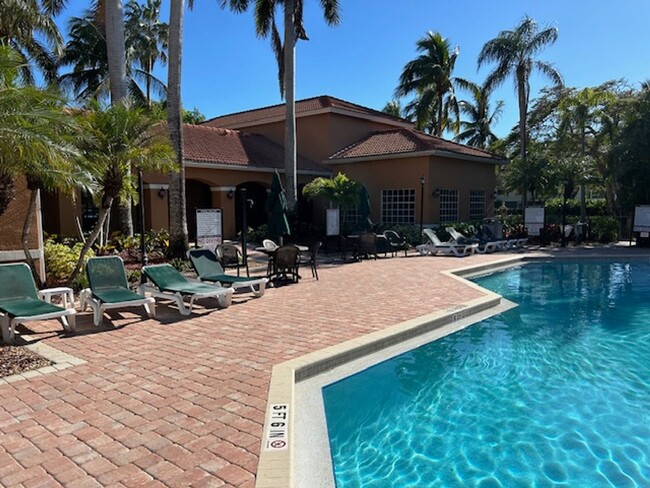 Building Photo - ANNUAL RENTAL - 1ST FLOOR 3 BED / 2 BATH C...