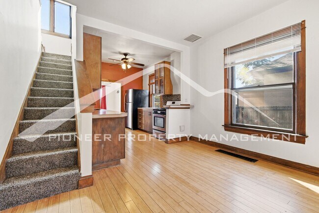 Building Photo - Beautiful Home with Fenced Yard and Washer/Dryer