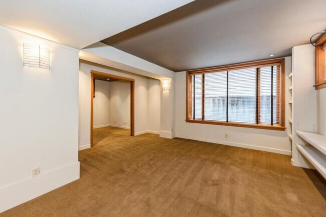 Building Photo - 1 bedroom in Seattle WA 98103