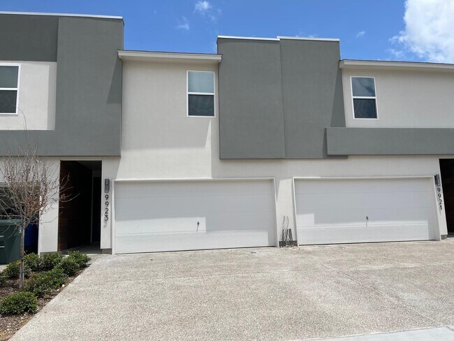 Primary Photo - 9923 Bijan Dr